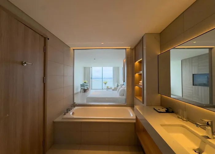 A La Carte Sea View High Floor Hạ Long